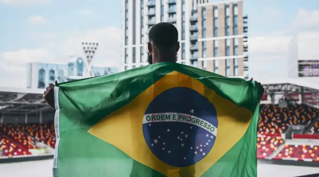 卖水果、搬砖的小伙，与哈兰德争英超金靴